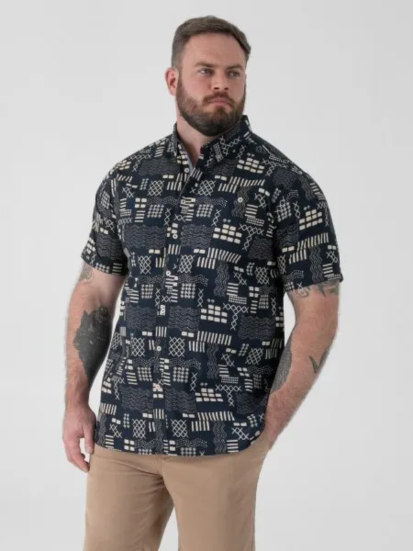 Navy geometric short sleeve shirt