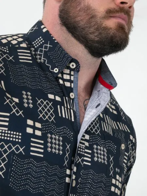 Navy geometric short sleeve shirt
