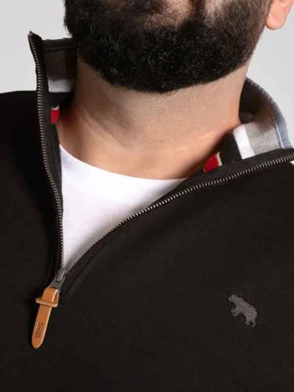 Black quarter neck sweatshirt