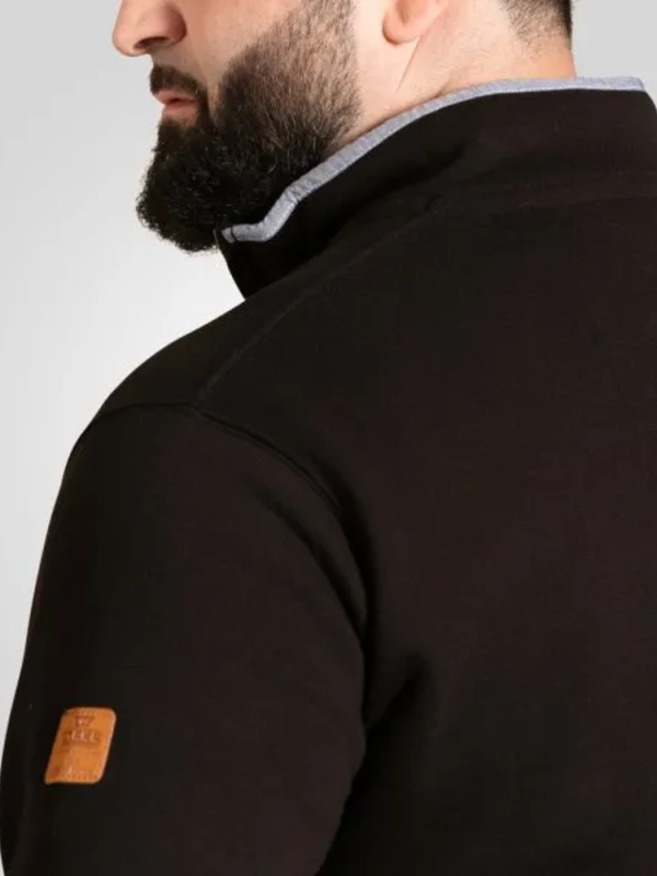 Black quarter neck sweatshirt